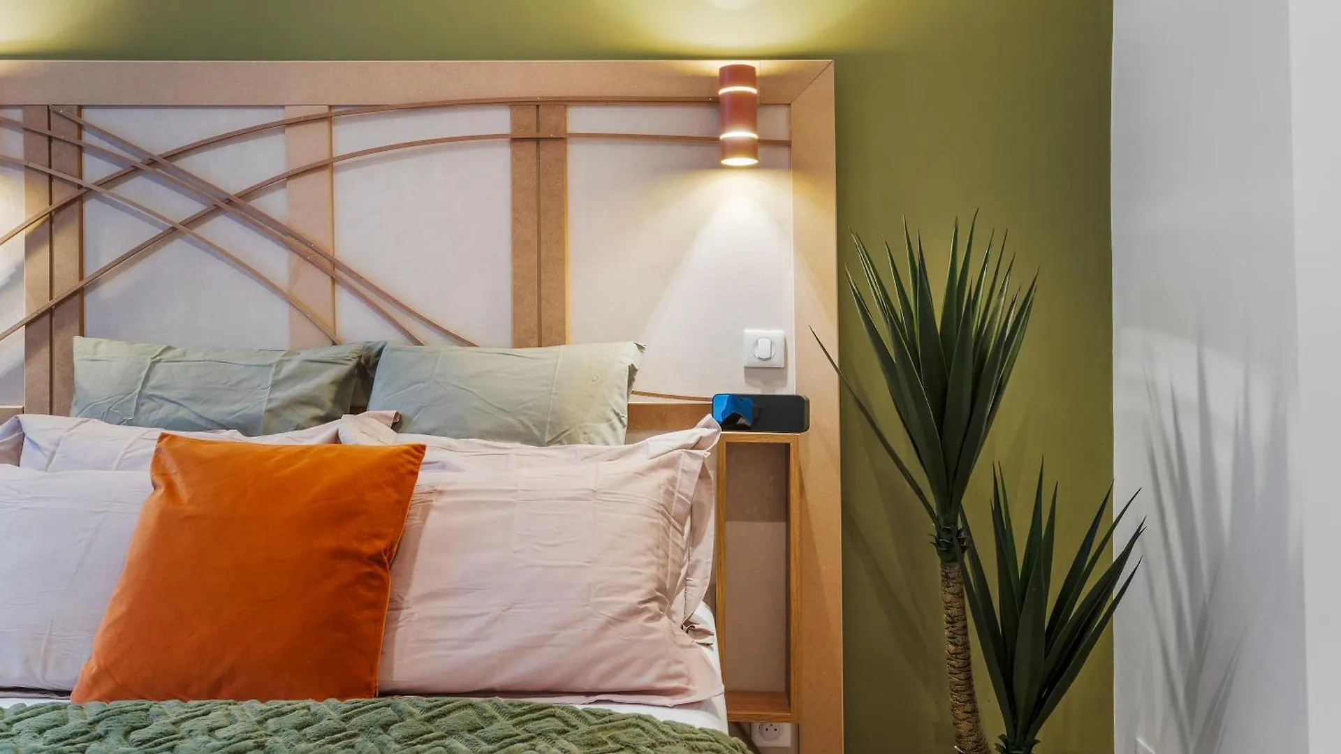 Nice Renting - 9B Massena - Chic Escape In The Heart Of Nice Comfort & Charm ! 0*,